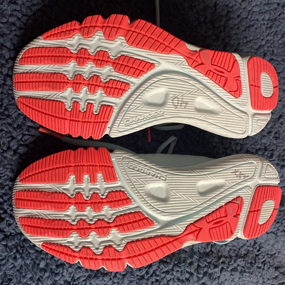 Never used wrong size. Beautiful color & shoe. 7 1/2 Under Armor - Picture 4 of 9